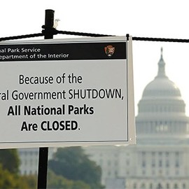Chính phủ Mỹ đóng cửa tác động như thế nào với người dân, việc cung cấp dịch vụ và kinh tế Mỹ?