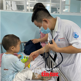 Nhiều bệnh viện phía Nam thiếu thuốc, bệnh nhi mắc tay chân miệng 'dồn' lên TP Hồ Chí Minh điều trị